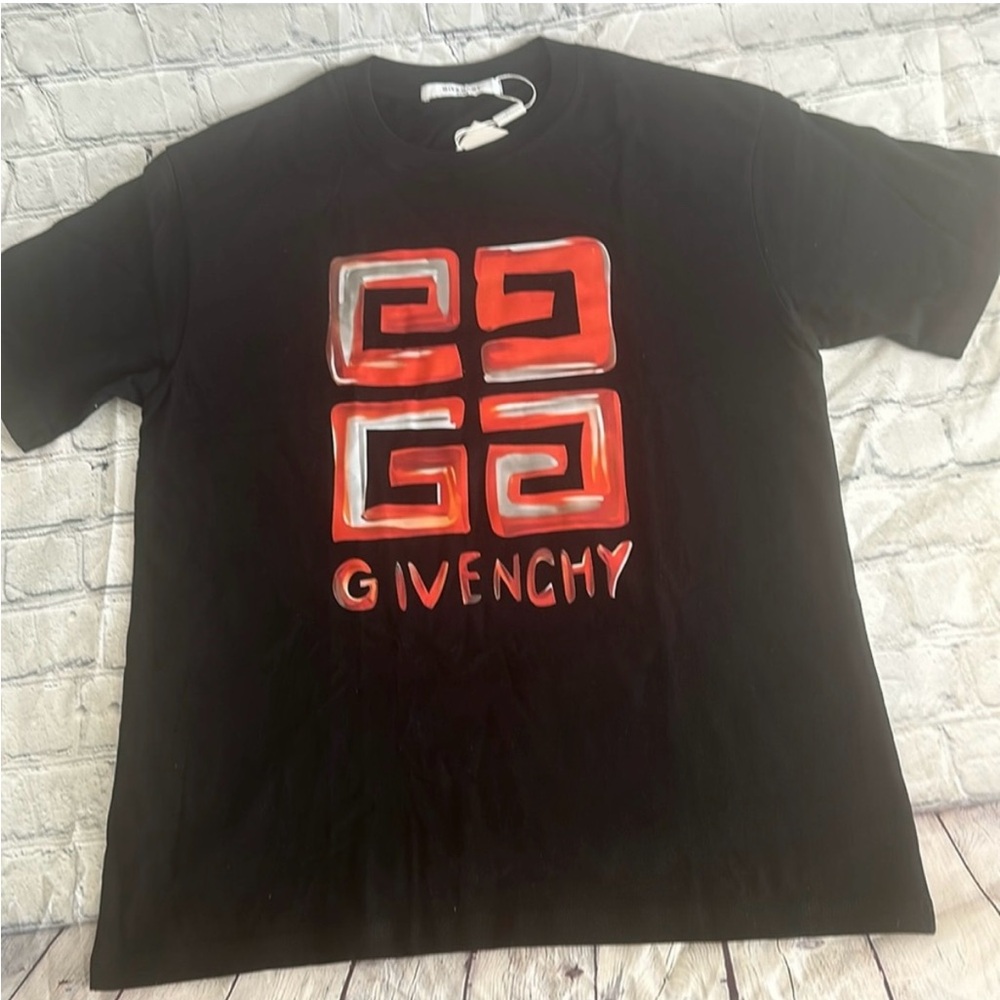 NWT Men’s Givenchy T-shirt